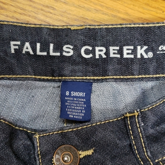 🎉HP🎉 Falls Creek straight jeans, size 8 short - Picture 2 of 5